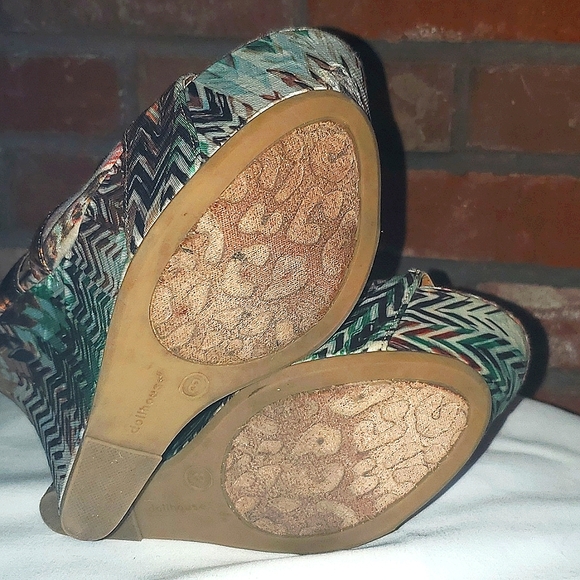 Dollhouse Wedge Sandles - Picture 7 of 8